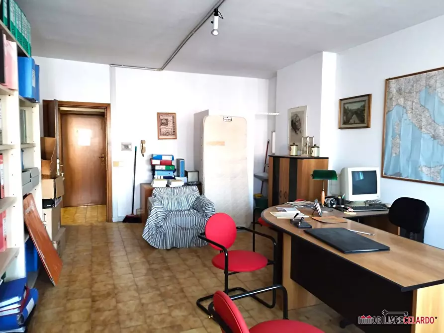 Immagine 4 di Ufficio in vendita  a Colle Di Val D'elsa