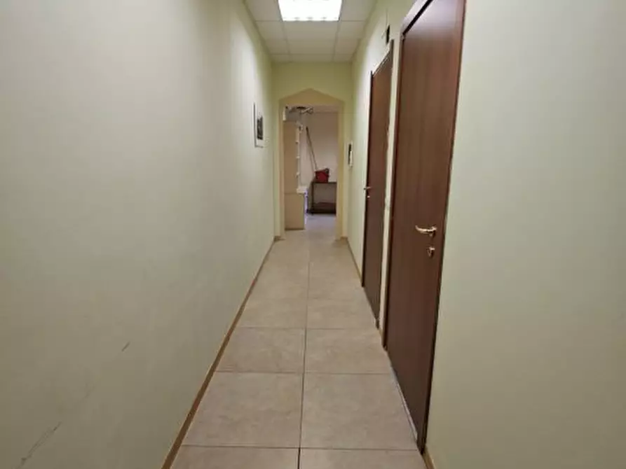 Immagine 5 di Ufficio in vendita  a Colle Di Val D'elsa