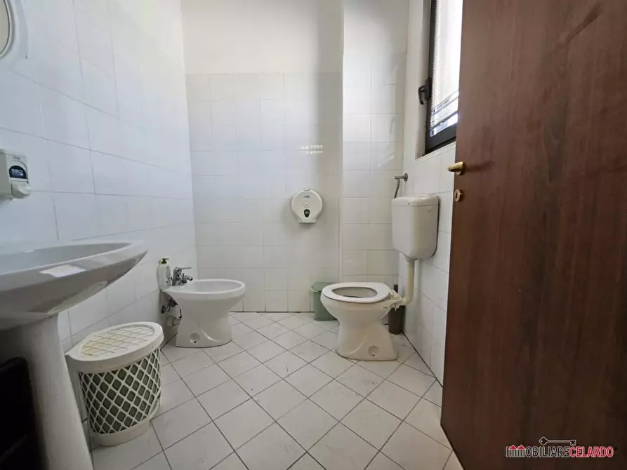 Immagine 9 di Ufficio in vendita  a Colle Di Val D'elsa