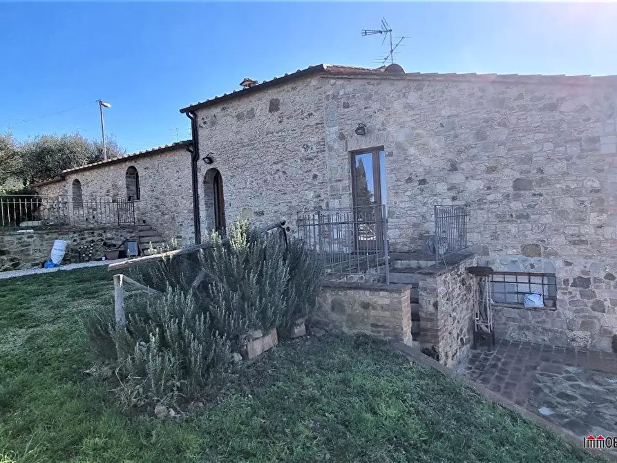 Immagine 1 di Villa in vendita  a Colle Di Val D'elsa