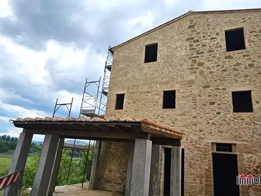 Immagine 1 di Villa in vendita  a Poggibonsi