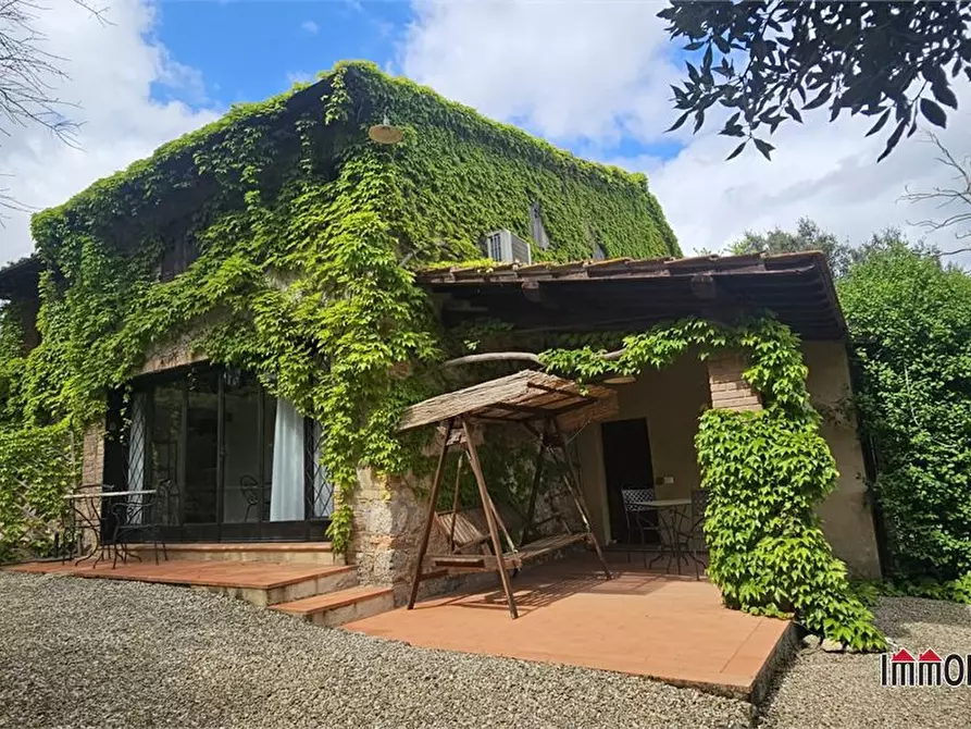 Immagine 1 di Villa in vendita  a San Gimignano