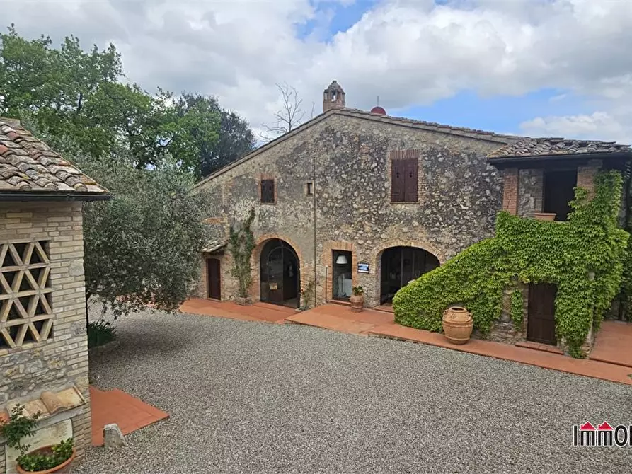 Immagine 9 di Villa in vendita  a San Gimignano