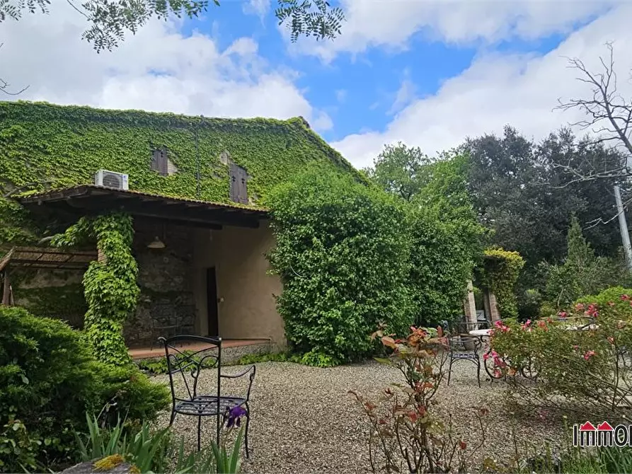 Immagine 3 di Villa in vendita  a San Gimignano