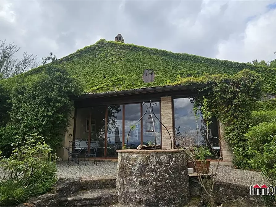 Immagine 2 di Villa in vendita  a San Gimignano