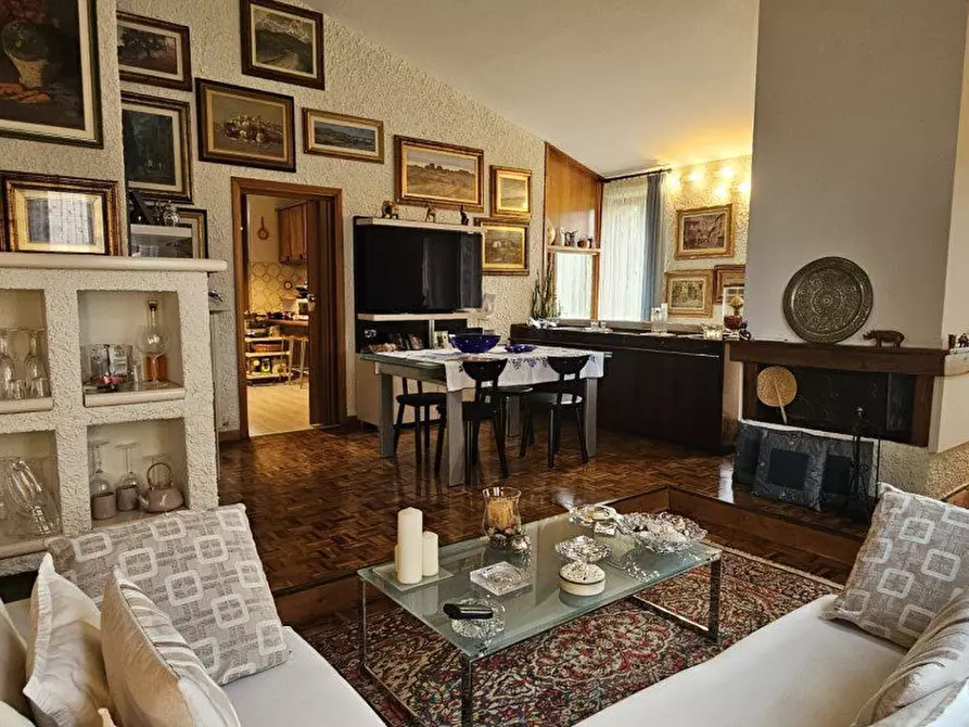 Immagine 4 di Villa in vendita  a Colle Di Val D'elsa