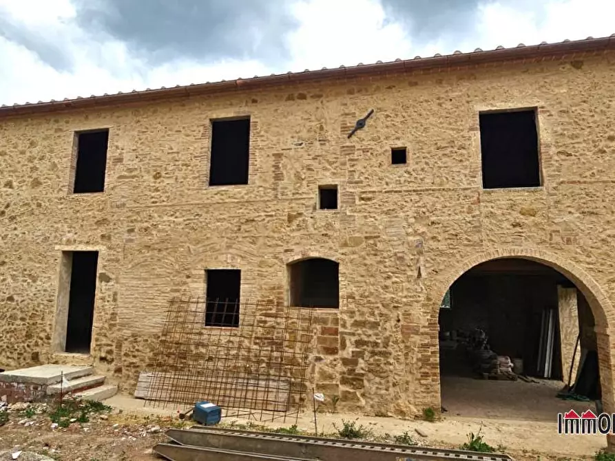 Immagine 1 di Villa in vendita  a Poggibonsi