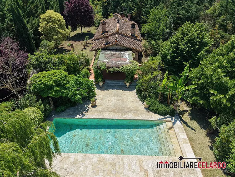 Immagine 3 di Villa in vendita  a Colle Di Val D'elsa