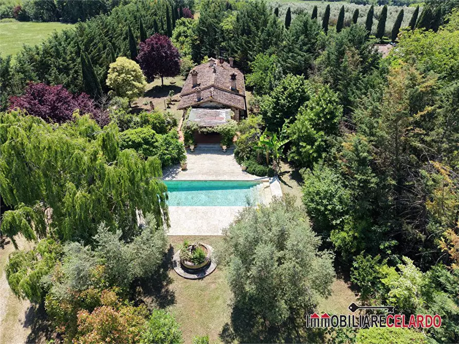 Immagine 4 di Villa in vendita  a Colle Di Val D'elsa