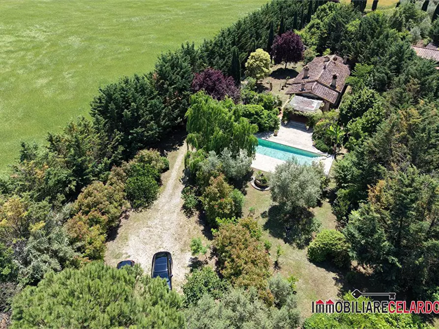 Immagine 2 di Villa in vendita  a Colle Di Val D'elsa