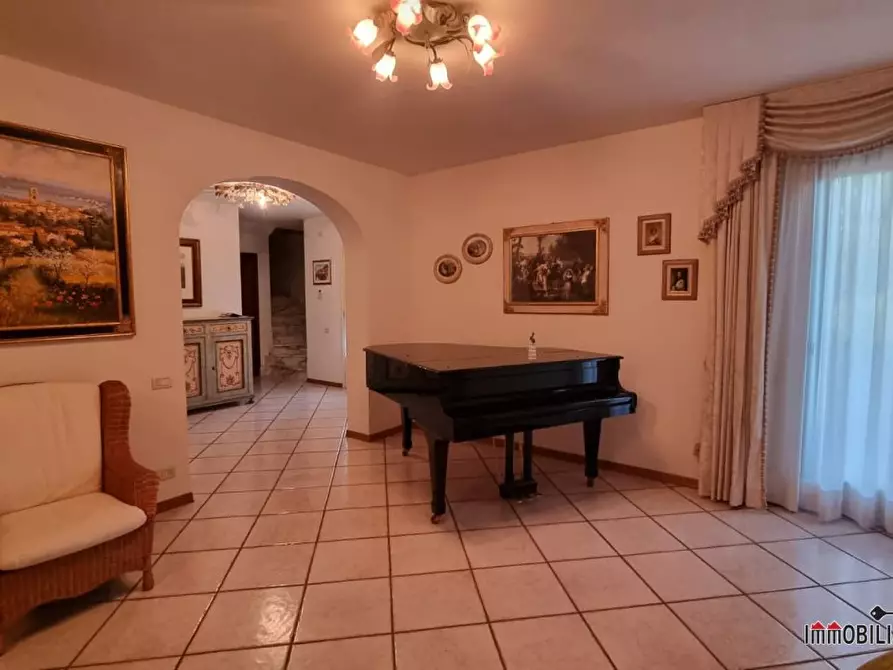 Immagine 5 di Villa in vendita  a Colle Di Val D'elsa