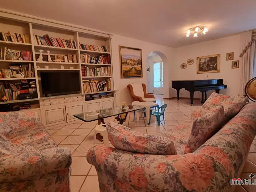 Immagine 2 di Villa in vendita  a Colle Di Val D'elsa
