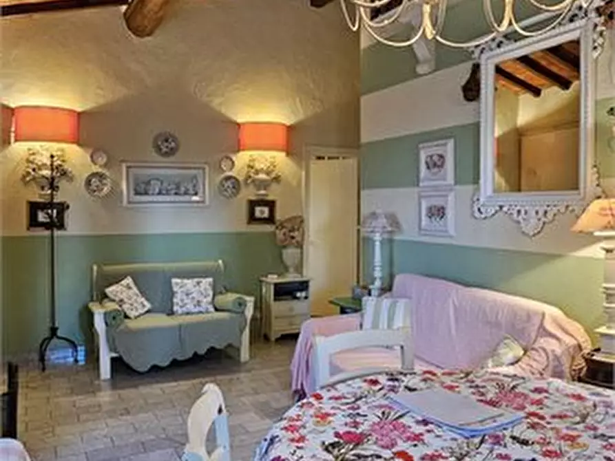 Immagine 8 di Villa in vendita  a Casole D'elsa
