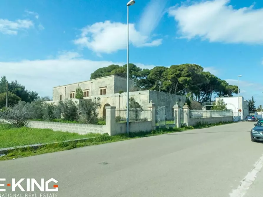 Immagine 2 di Palazzo in vendita  a Muro Leccese