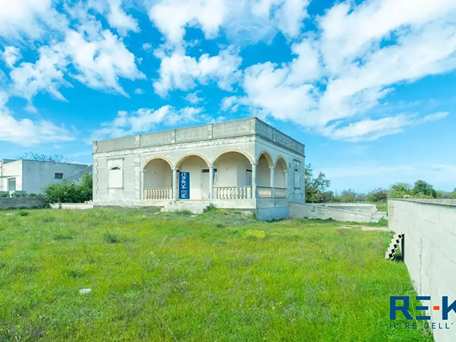 Immagine 2 di Villa in vendita  snc a Carpignano Salentino