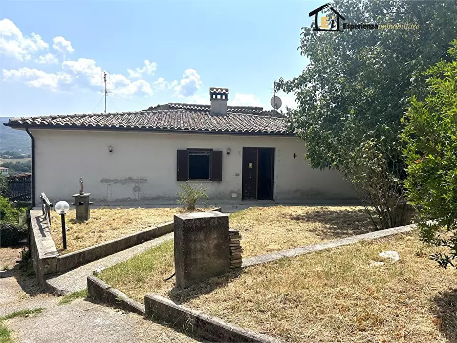 Immagine 1 di Casa semindipendente in vendita  snc a Configni