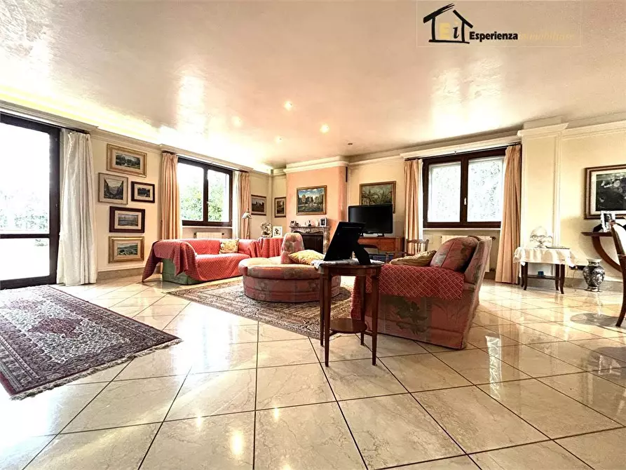 Immagine 1 di Villa in vendita  80 a Calvi Dell'umbria