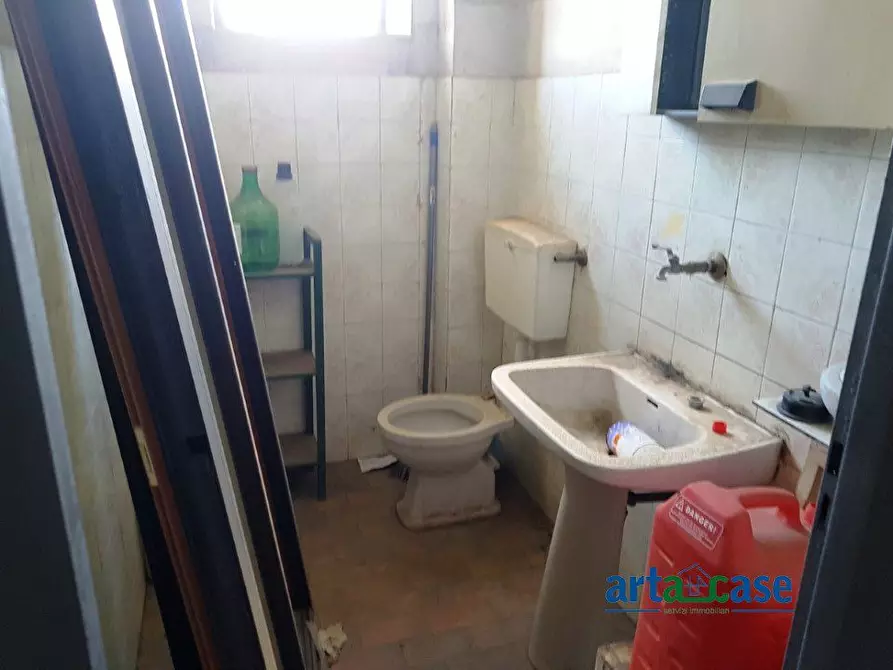 Immagine 9 di Magazzino in vendita  139 a Messina