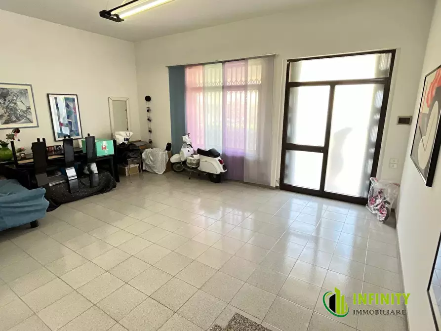Immagine 10 di Negozio in vendita  43 a Matera