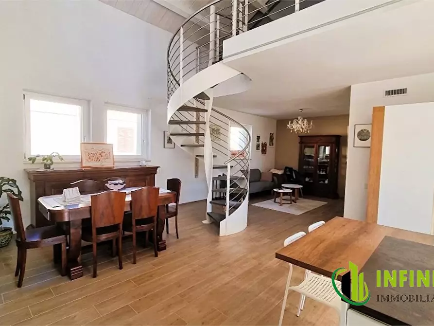 Immagine 2 di Villa in vendita  4 a Matera