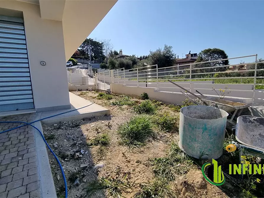 Immagine 3 di Villa in vendita  a Matera