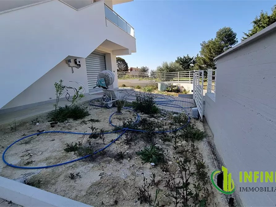 Immagine 7 di Villa in vendita  a Matera