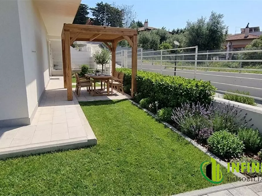 Immagine 6 di Villa in vendita  a Matera