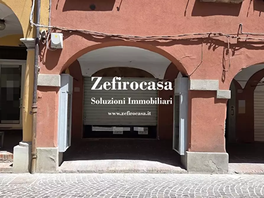 Immagine 1 di Negozio in affitto  a Medicina
