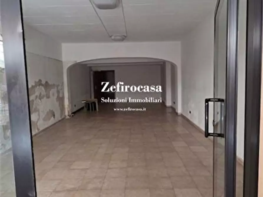 Immagine 3 di Negozio in affitto  a Medicina