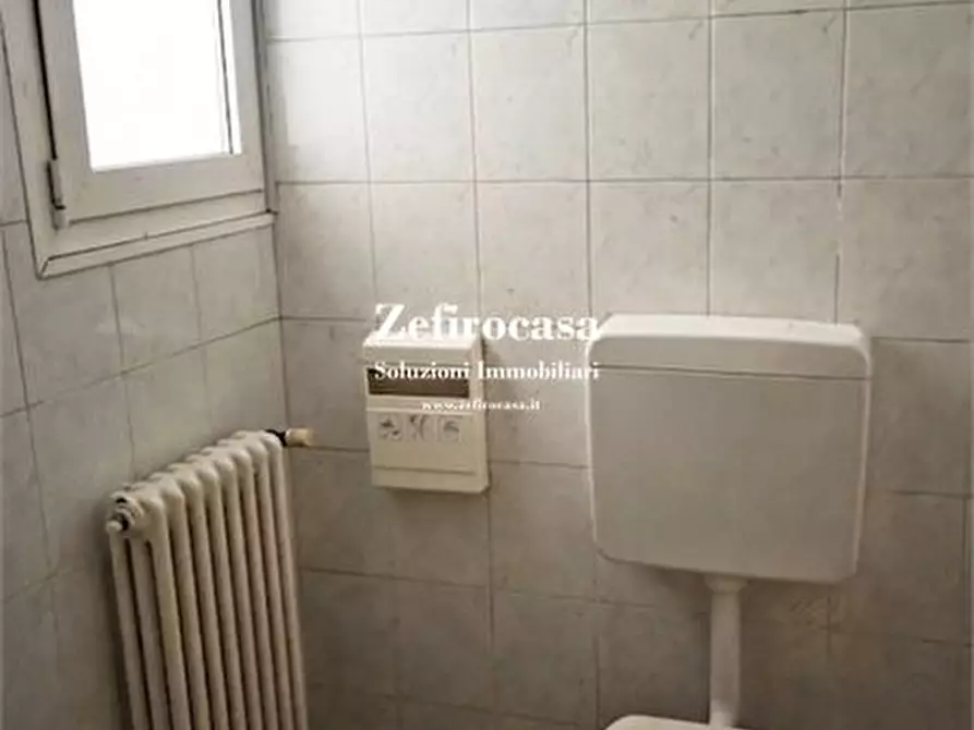 Immagine 7 di Negozio in affitto  a Medicina