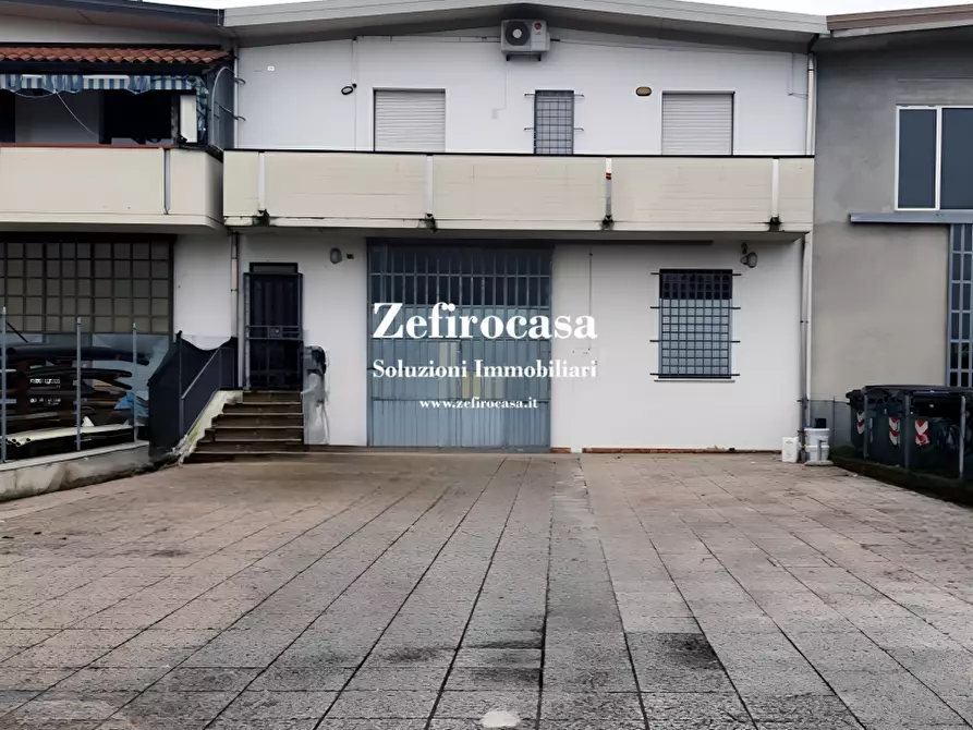 Immagine 1 di Magazzino in vendita  a San Giovanni In Persiceto