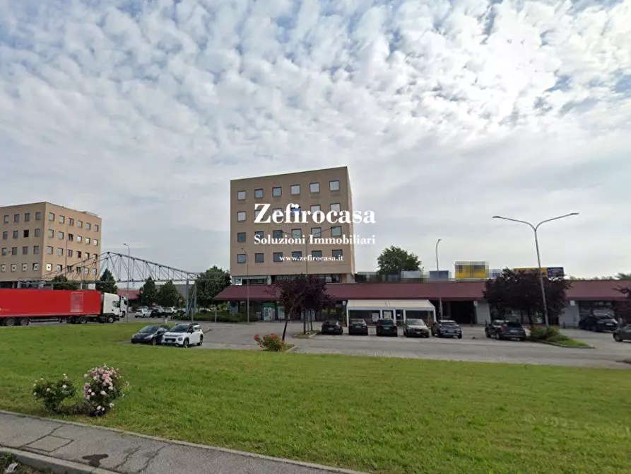 Immagine 4 di Negozio in vendita  a Anzola Dell'emilia