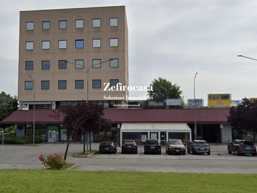 Immagine 1 di Negozio in vendita  a Anzola Dell'emilia