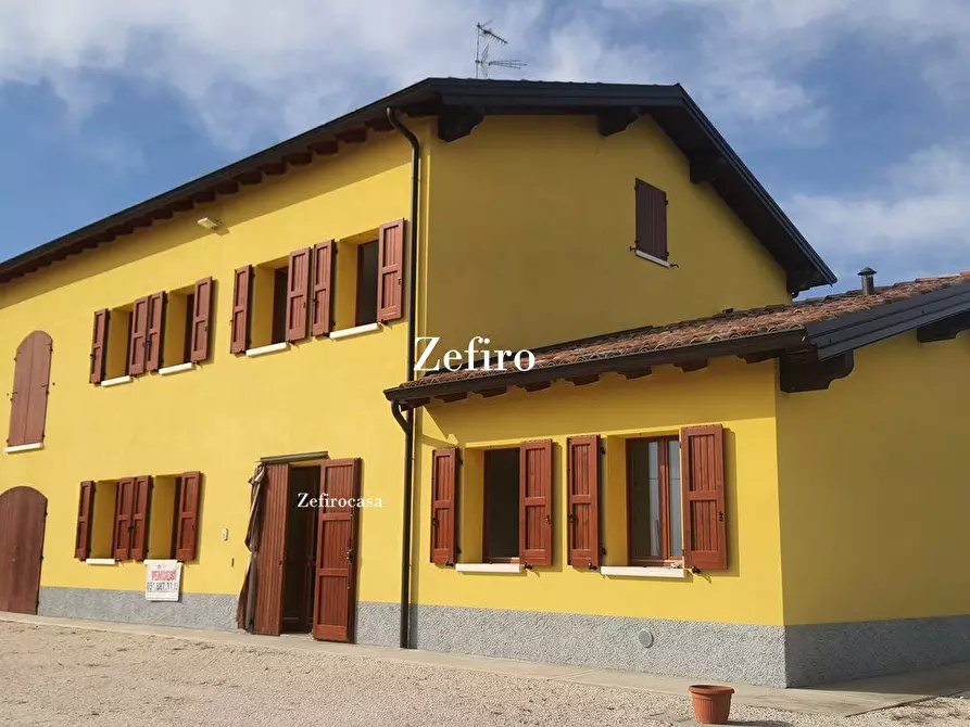 Immagine 1 di Villa in vendita  a Rolo