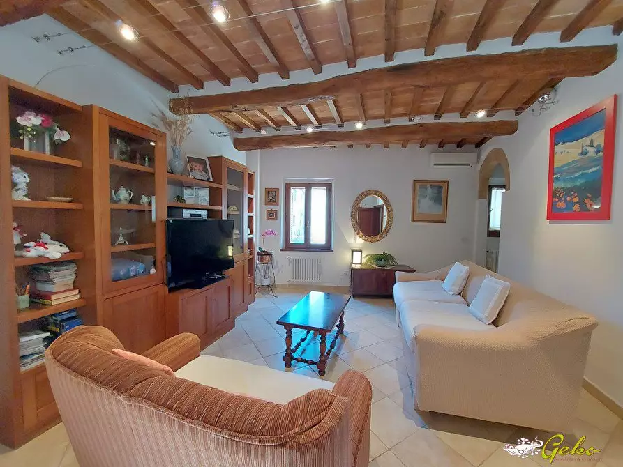 Immagine 4 di Appartamento in vendita  a San Gimignano