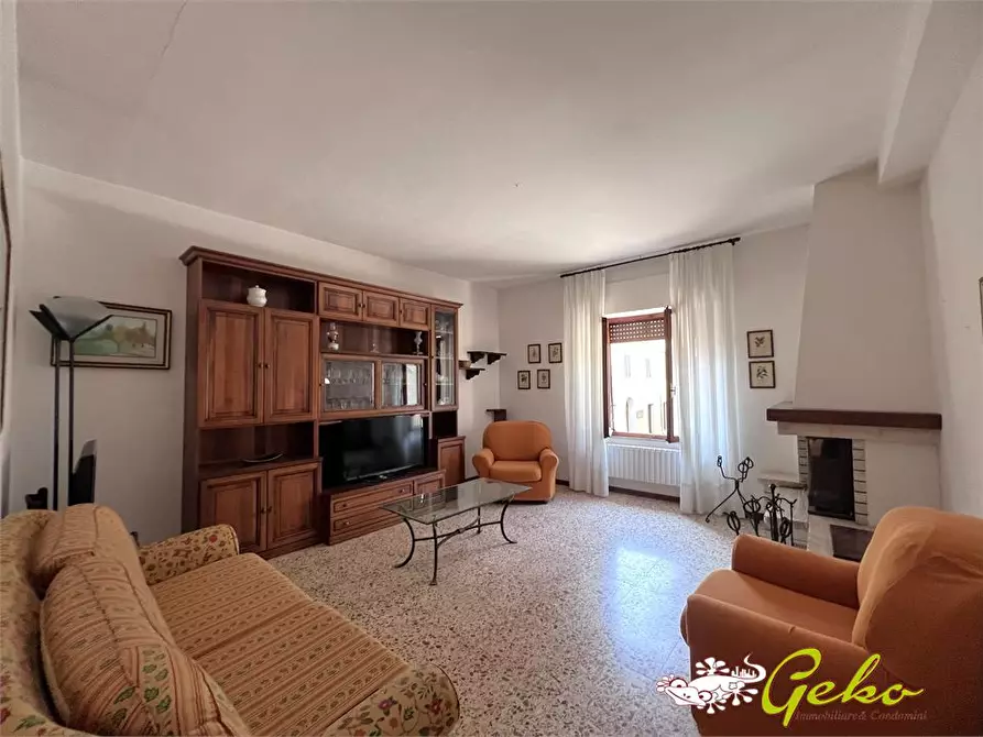 Immagine 8 di Appartamento in vendita  a San Gimignano