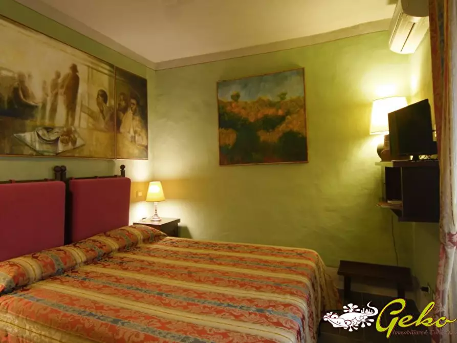 Immagine 9 di Palazzo in vendita  a San Gimignano