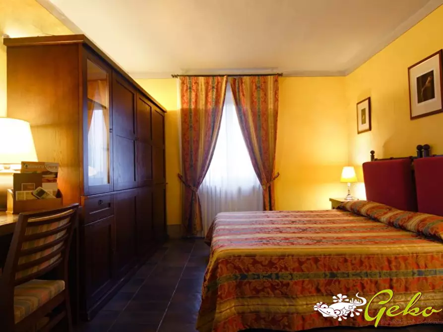 Immagine 8 di Palazzo in vendita  a San Gimignano