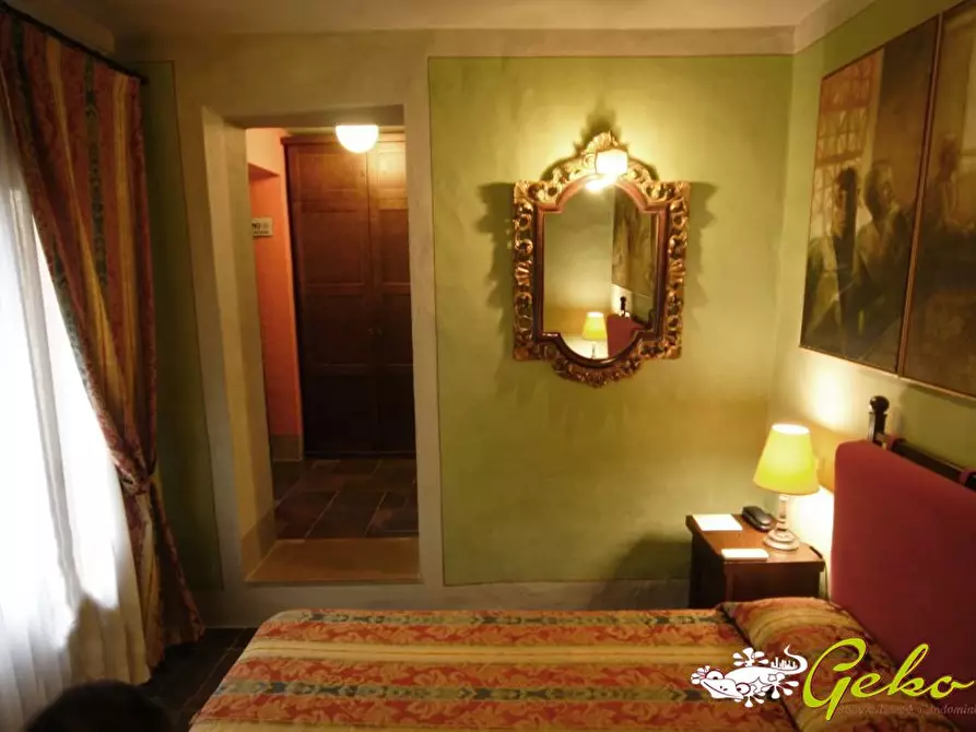 Immagine 10 di Palazzo in vendita  a San Gimignano