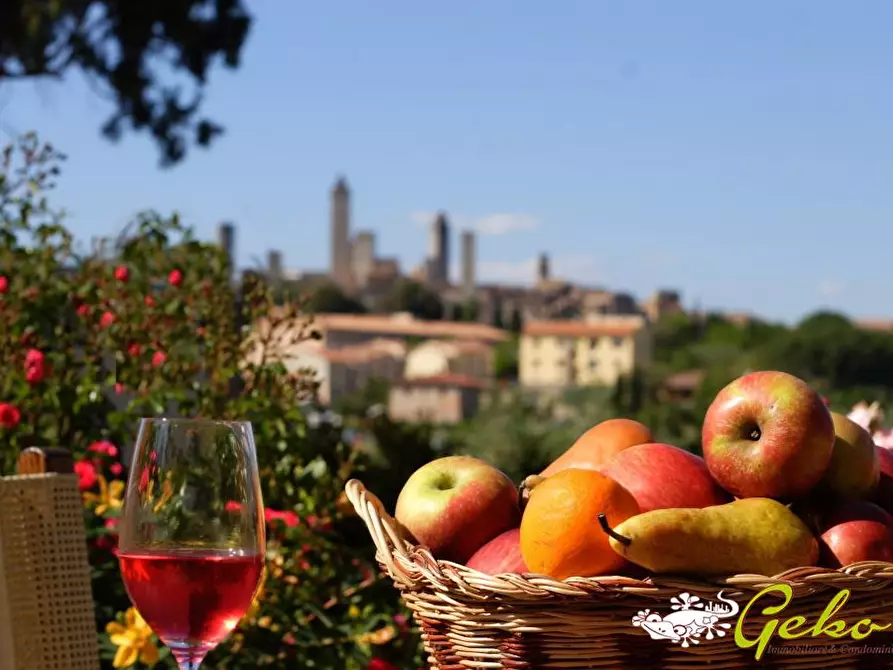 Immagine 2 di Palazzo in vendita  a San Gimignano
