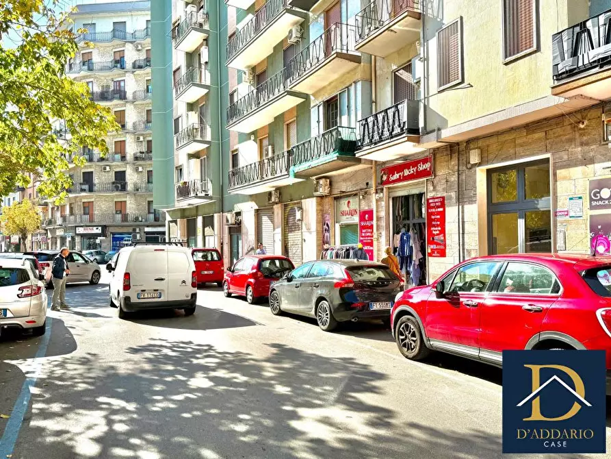 Immagine 1 di Negozio in vendita  86 h a Taranto