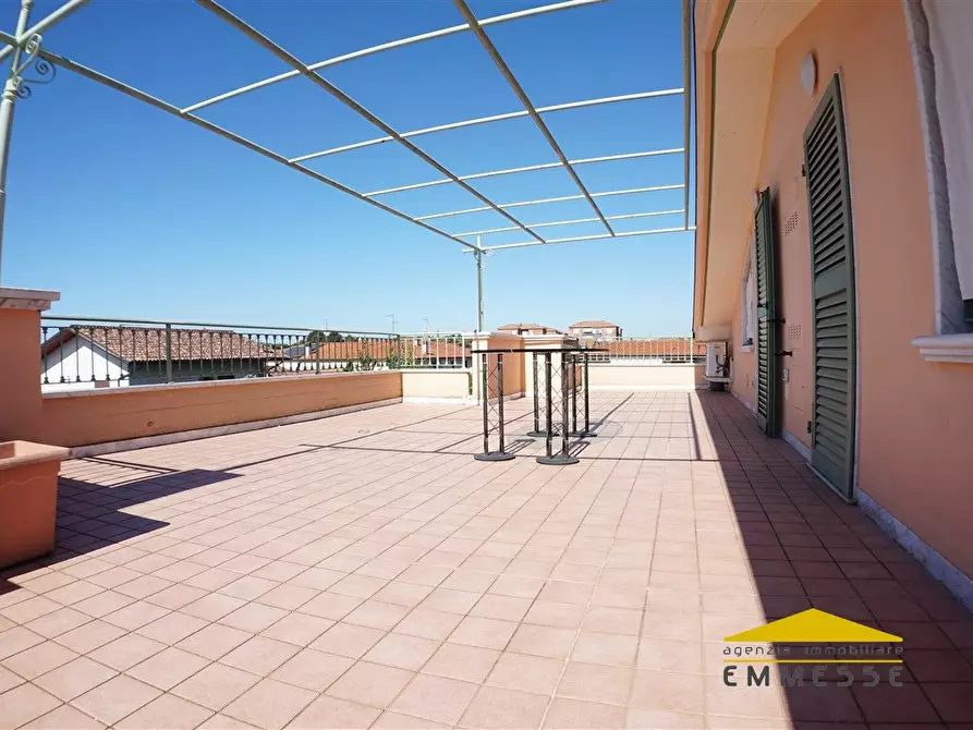 Immagine 2 di Appartamento in vendita  a Massa