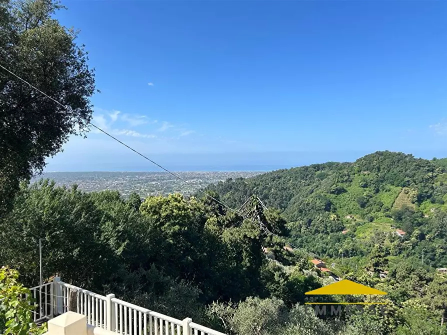 Immagine 2 di Casa indipendente in vendita  a Seravezza