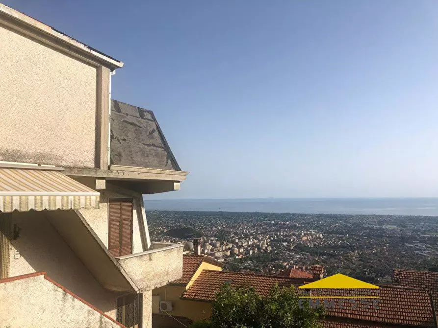 Immagine 2 di Casa indipendente in vendita  a Massa