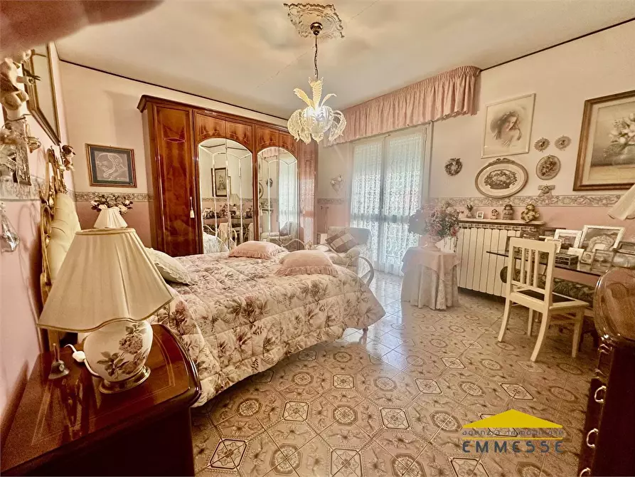 Immagine 9 di Casa indipendente in vendita  a Massa