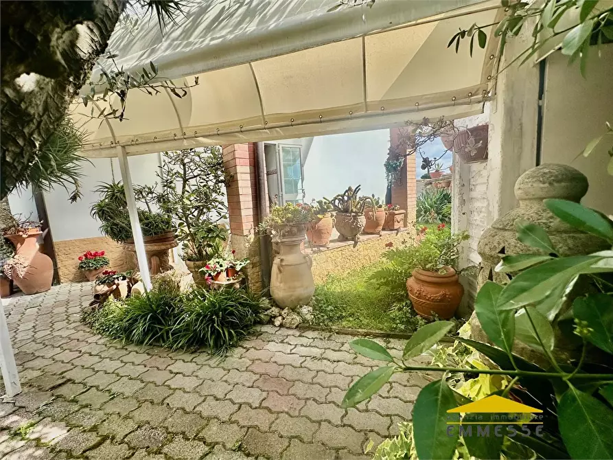 Immagine 1 di Casa indipendente in vendita  a Massa