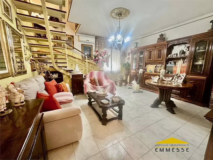 Immagine 6 di Casa indipendente in vendita  a Massa