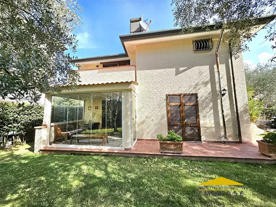 Immagine 3 di Casa indipendente in vendita  a Massa