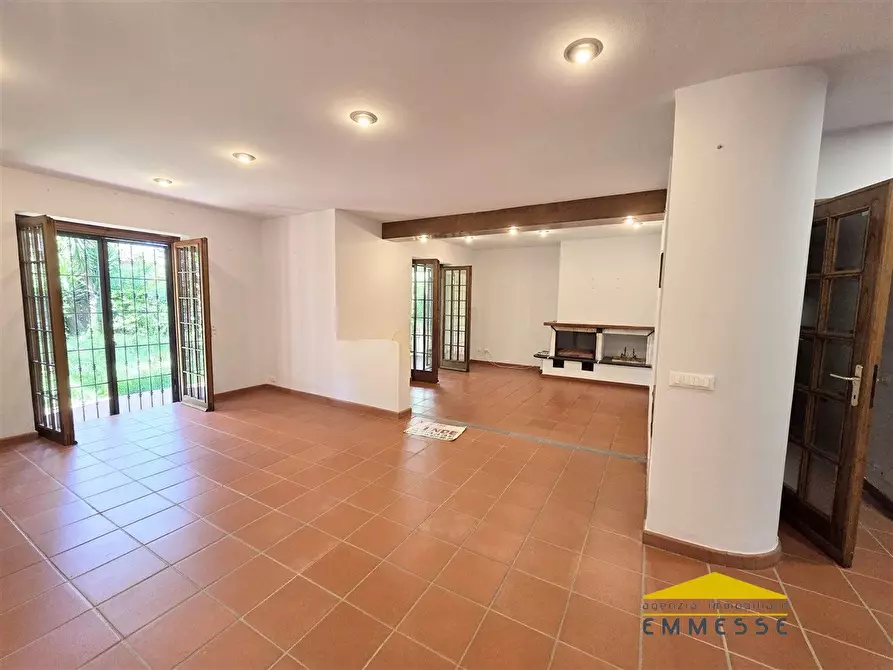 Immagine 6 di Casa indipendente in vendita  a Massa