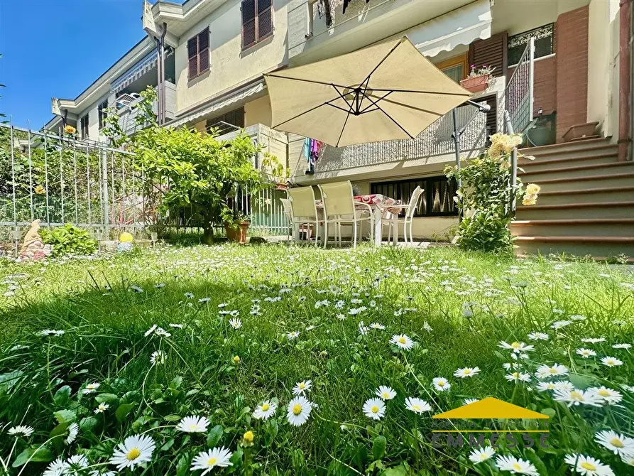 Immagine 1 di Casa indipendente in vendita  a Carrara